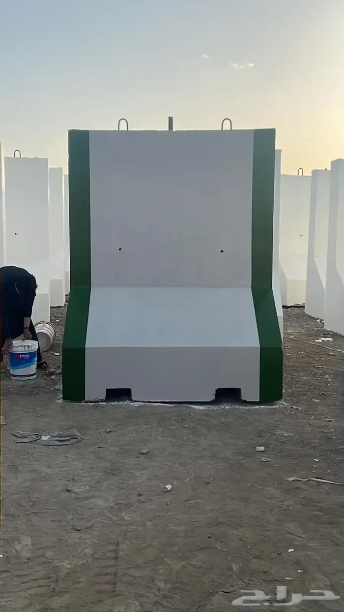 حواجز خرسانية منهول قواعد انارة 22
