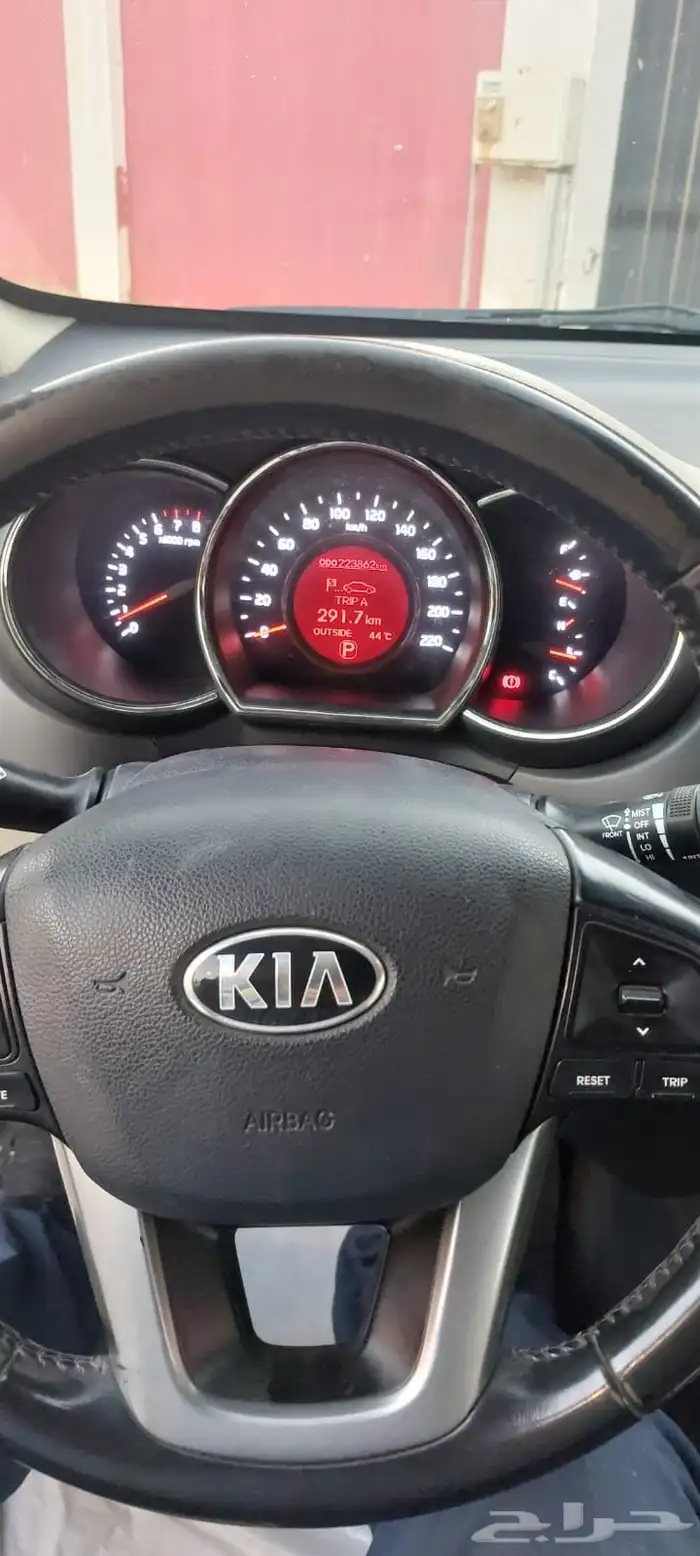 كيا ريو فل كامل 2015 kia rio hatchback 8