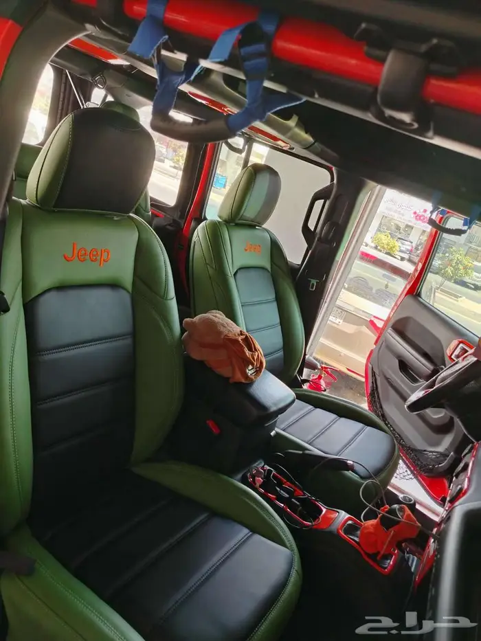 تنجيد سيارة رانجلر من قماش الى جلد مع اضافة لماسات 0