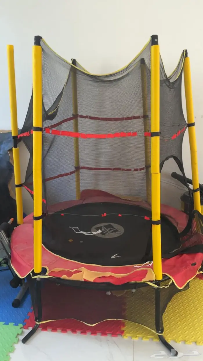 مغسلة رخام مع شبابيك زجاج ازرق شفاف 2