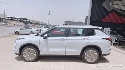 ميتسوبيشي اوتلاندر دفع رباعي نصف فل 7 راكب 2025 2