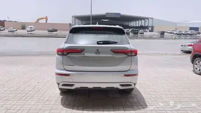 ميتسوبيشي اوتلاندر دفع رباعي نصف فل 7 راكب 2025 3
