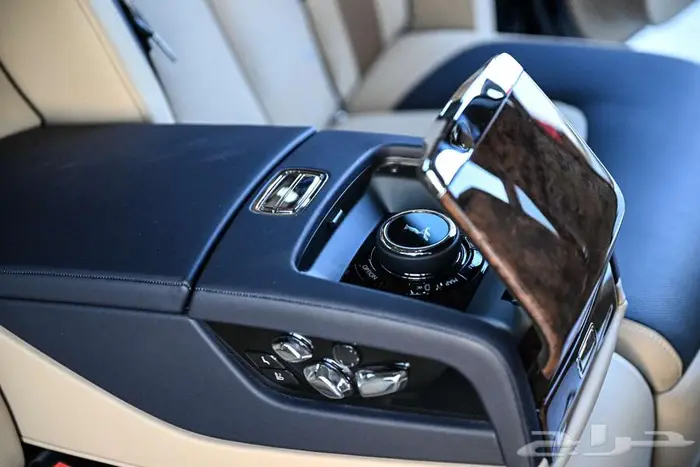 شركة لبريمي لسيارات رولز رويس Ghost - قوست 10