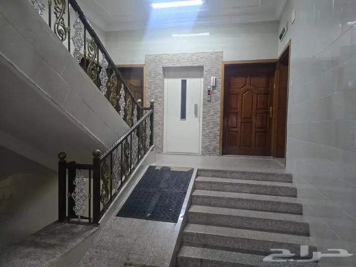 للبيع عمارة 6 شقق ودور فيلا خلف بنك الراجحي طريق الملك خالد 2