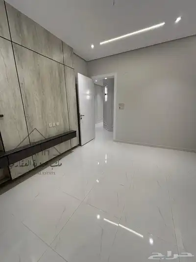 للبيع فيلا روف ارضي حي الصفا 4