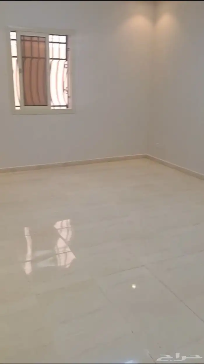للبيع شقة في التلال 0