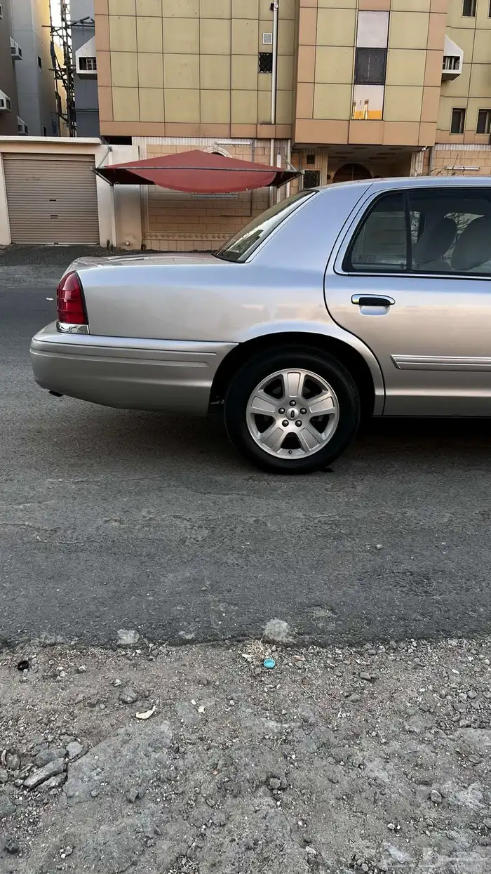 فورد فكتوريا فضي فل كامل ممشى قليل 2
