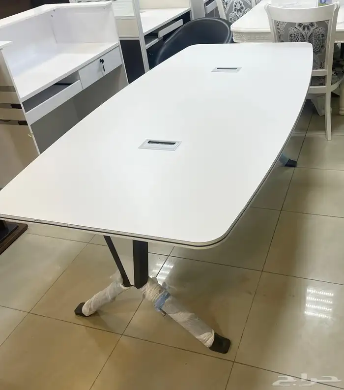 طاولة إجتماعات حديثه ذاتة جودة عالية يوجد توصيل وتركيب 12