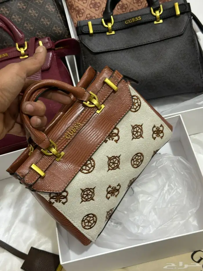 شنط شانيل  قوتشي  هرمز  نسائيه الكميه محدوده 64