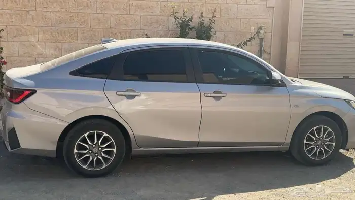 قطع يارس باب مع رفرف وكاله من الشركه عبداللطيف جميل القريات 0