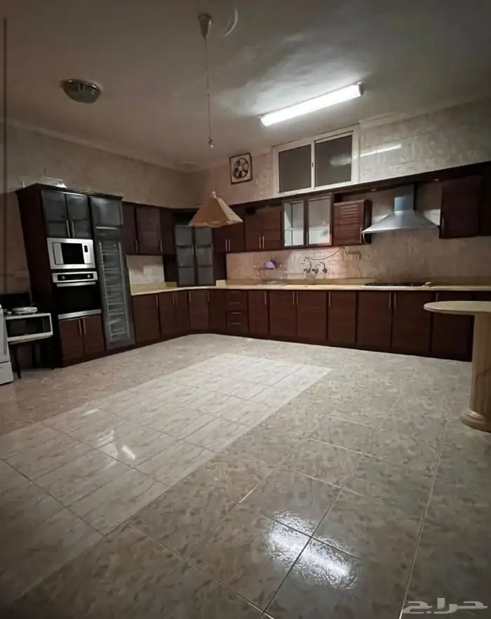 عماره تجاريه سكنيه بسعر لقطه في حي الدفاع على شارع40 م 11