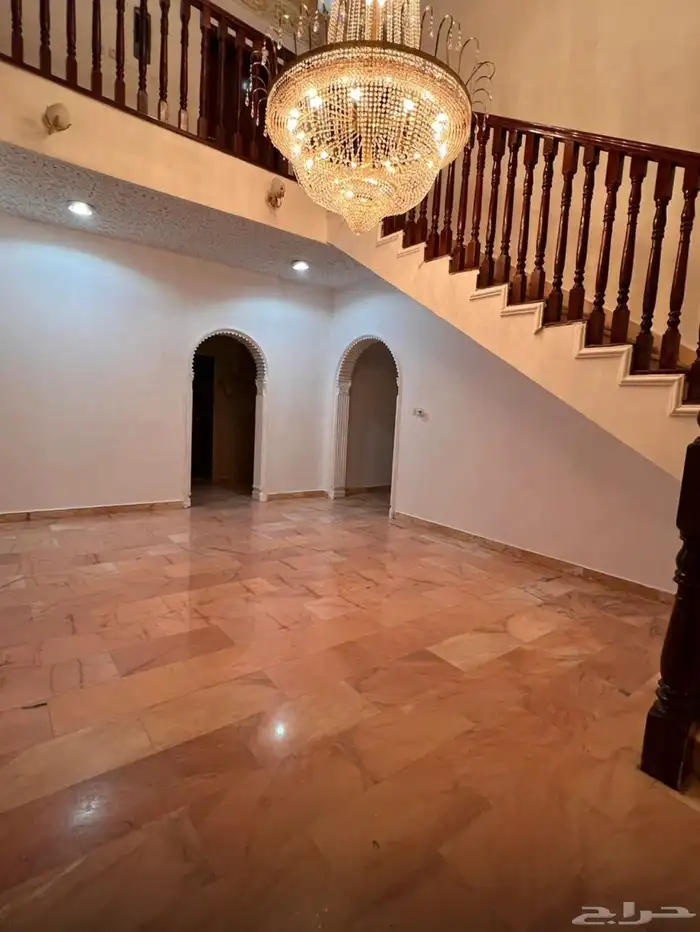 عماره تجاريه سكنيه بسعر لقطه في حي الدفاع على شارع40 م 14