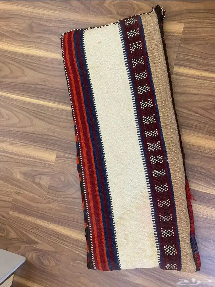 مخدات عمرهم 55 سنه بحاله ممتازه 4