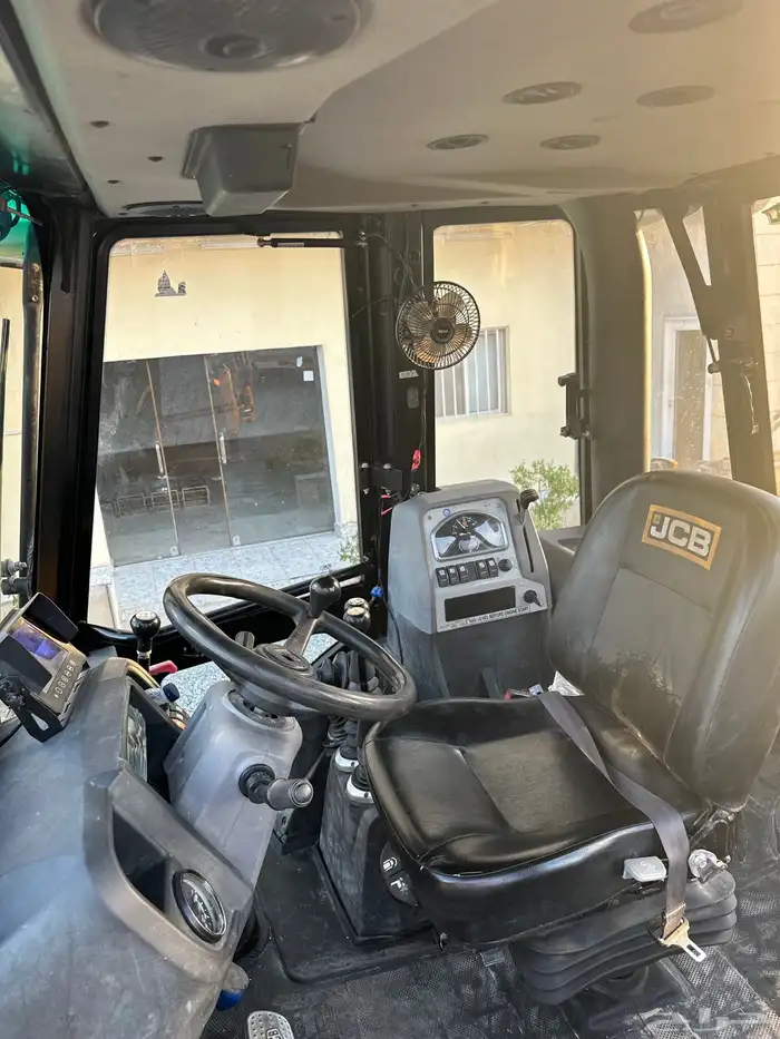 عرجا JCB دبل 3DX بلس موديل 2022 نظيف 7