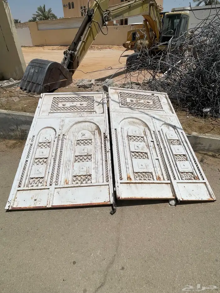 باب كراج حديد ثقيل درفتين ارتفاع 2.75 م وعرض2.90 م 0
