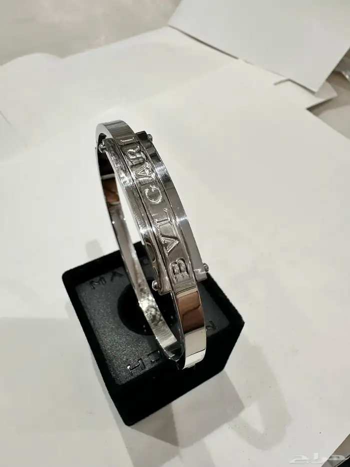 عطور ونظارة و أساور متوفر 45