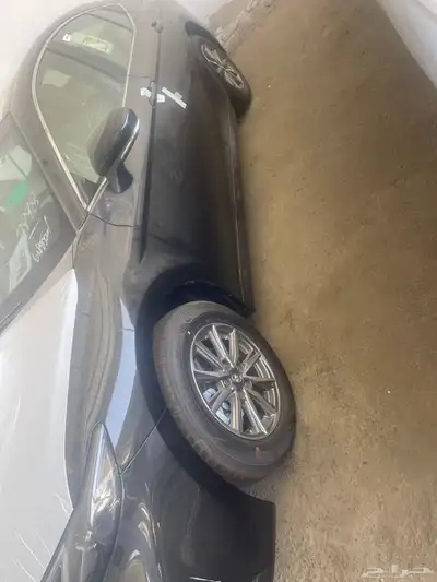 كامري E استاندر 2025 اصفار اسود 1