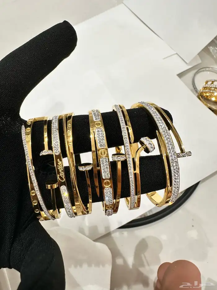 عطور ونظارة و أساور متوفر 79