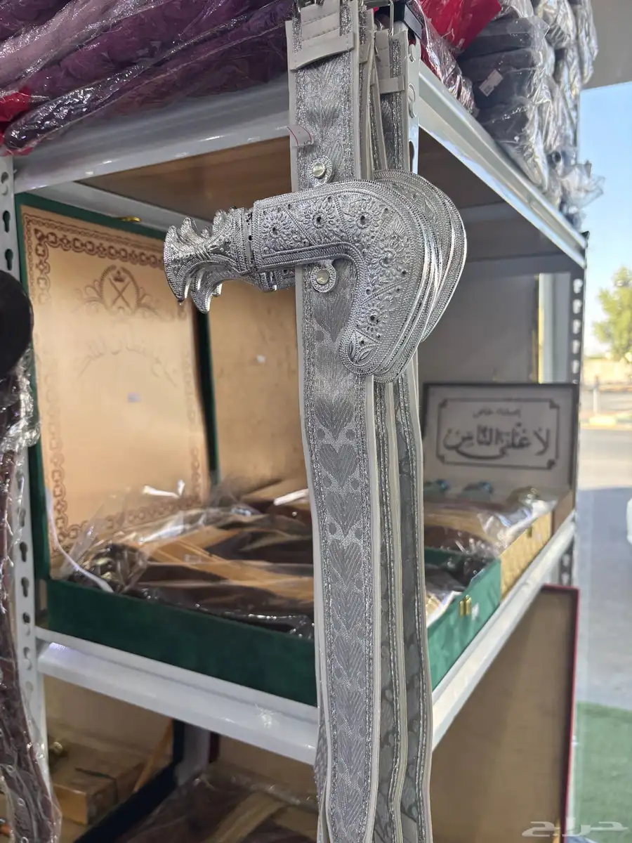 سبح و اطقم و محافظ وساعات و جنابي بمحل الفارس الشهم 31