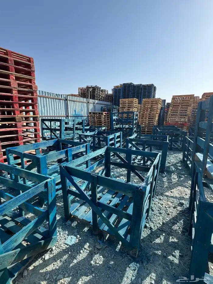 صناديق خشبية وطبليات 3