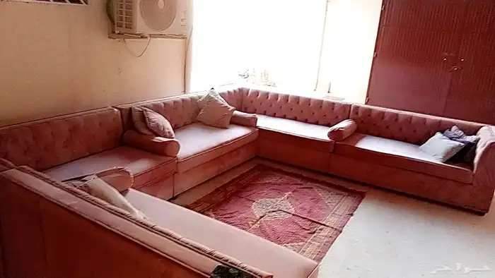كنب 5 قطع 400 مكتبة تلفزيون 300 دولاب عبايات ك200 5