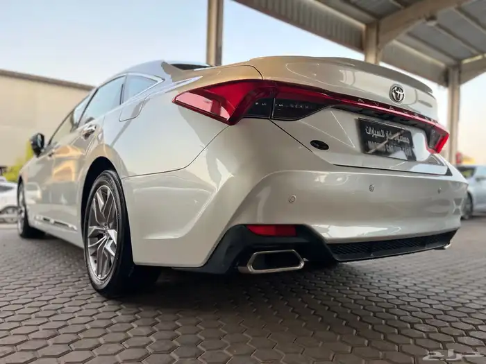 تويوتا افالون 2021. فل 18