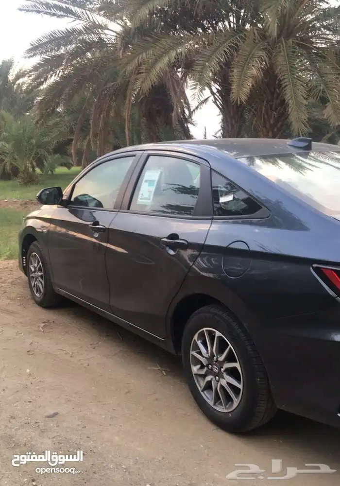 للبيع سياره يارس القير أوتوماتيك 0