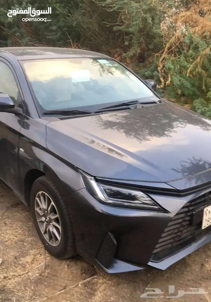 للبيع سياره يارس القير أوتوماتيك 5