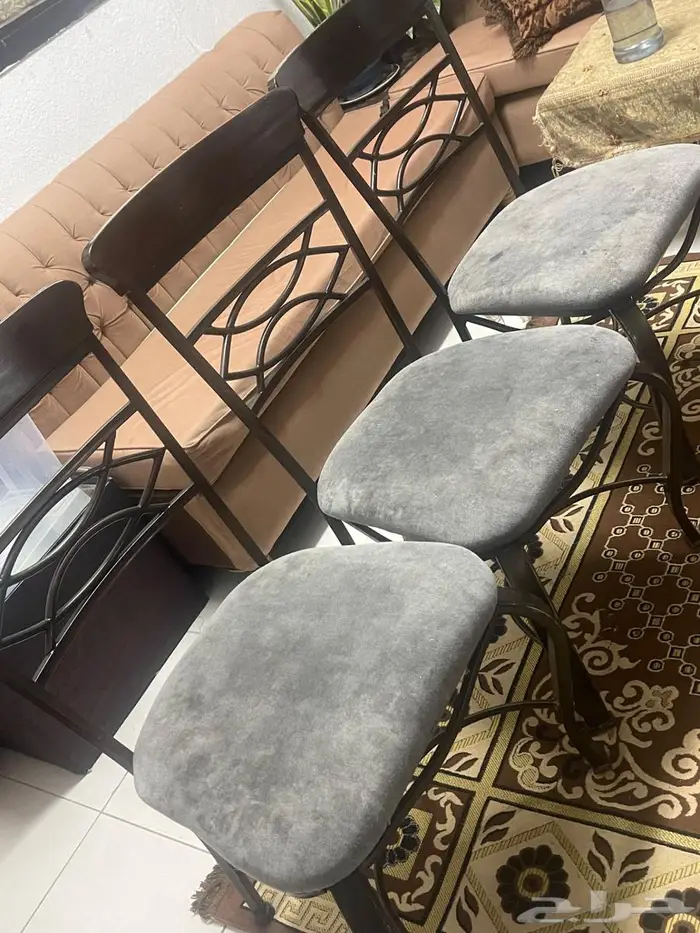 طاولة طعام مستعملة للبيع 2