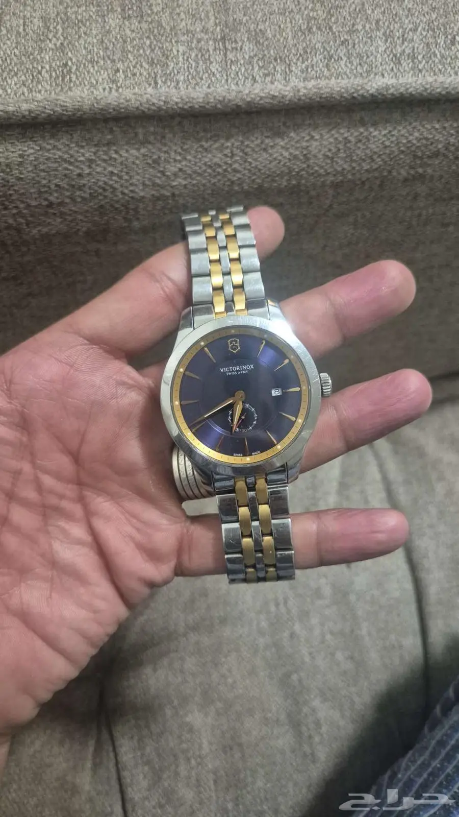 ساعة Victorinox سويسرية 3