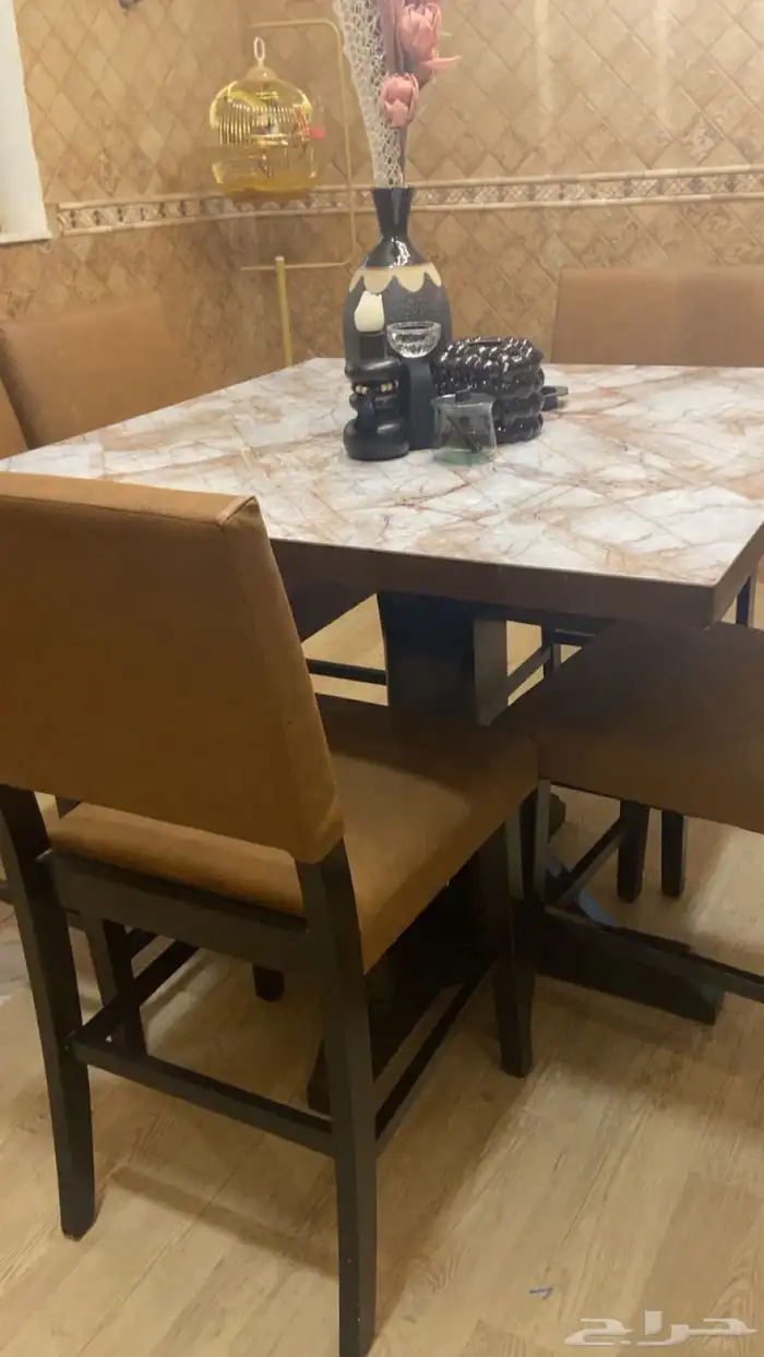 طاولة طعام من هوم سنتر 1