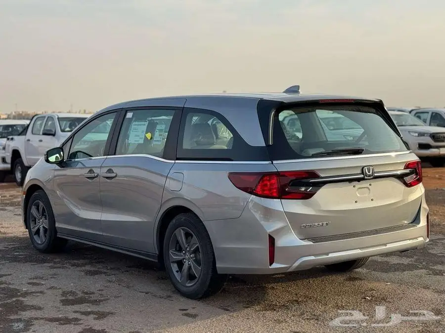 هوندا اوديسي LX موديل 2025 - اللون - ابيض - فضي - رمادي 6