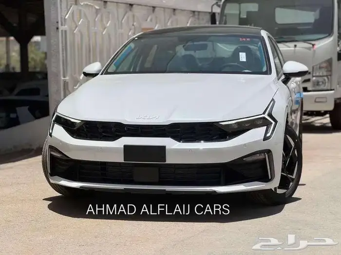 كيا K5 2025 ستاندر مطور مع فتحة سقف 1