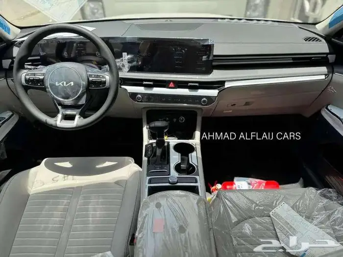 كيا K5 2025 ستاندر مطور مع فتحة سقف 6