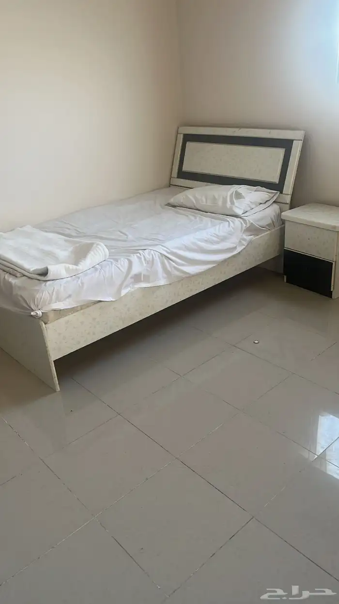 مدخل ورد وسرير نفر ونص مع مكتبه وكمدينه 3