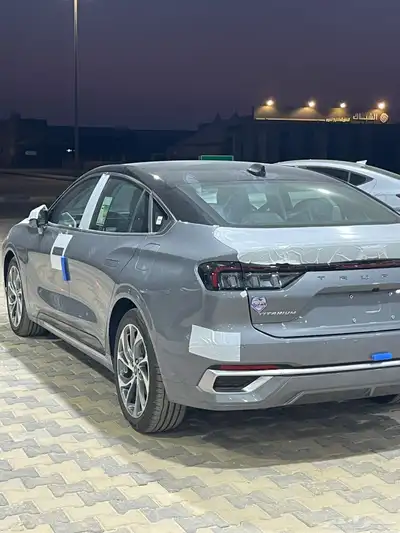 فورد تورس جديد تيتانيوم بنزين موديل 2025 3