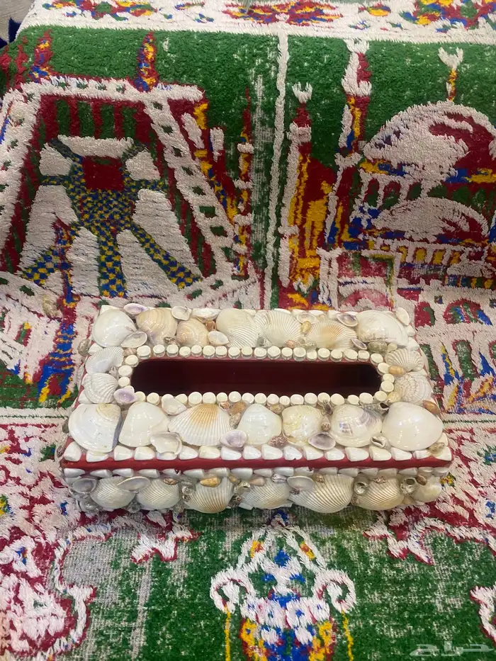 علبة منديل على شكل قواقع قديمه حالته جيده 0