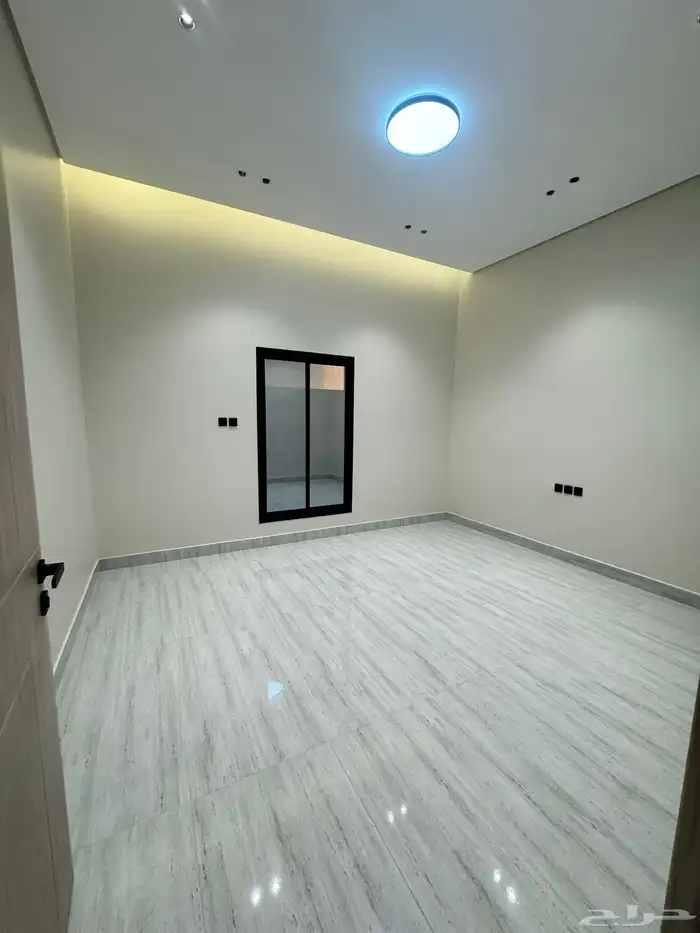 للبيع فلة شارعين مقابل مسجد وبرحه تصميم كلاسكي 18