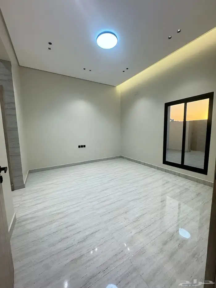 للبيع فلة شارعين مقابل مسجد وبرحه تصميم كلاسكي 17