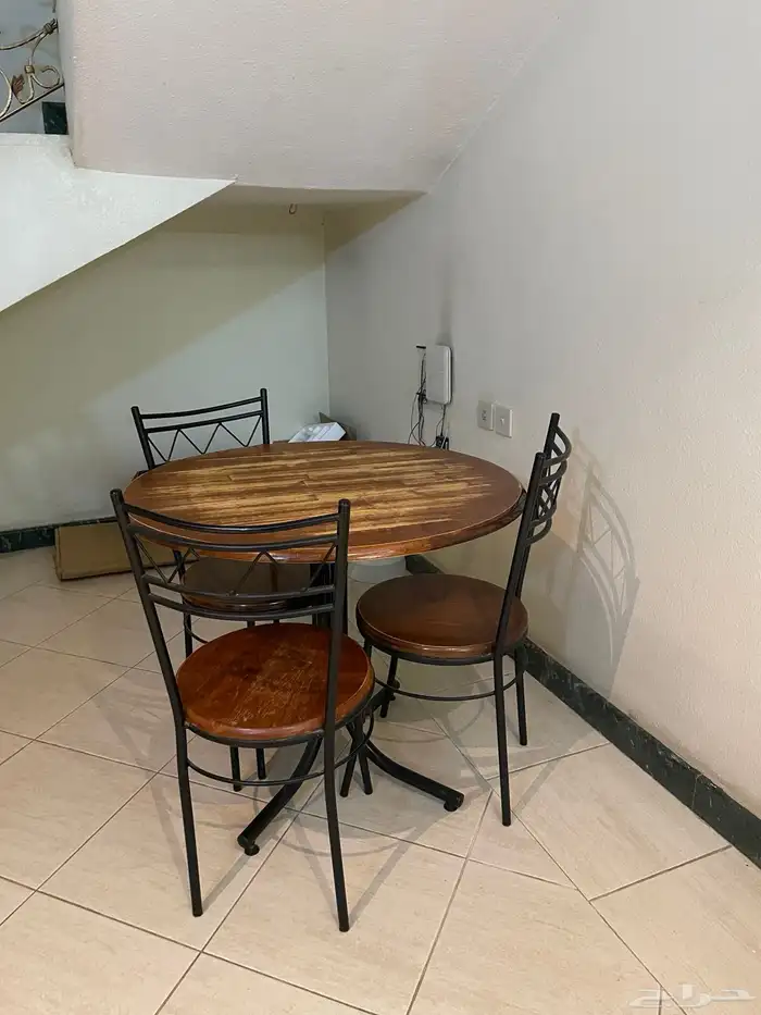طاولة طعام للبيع 1