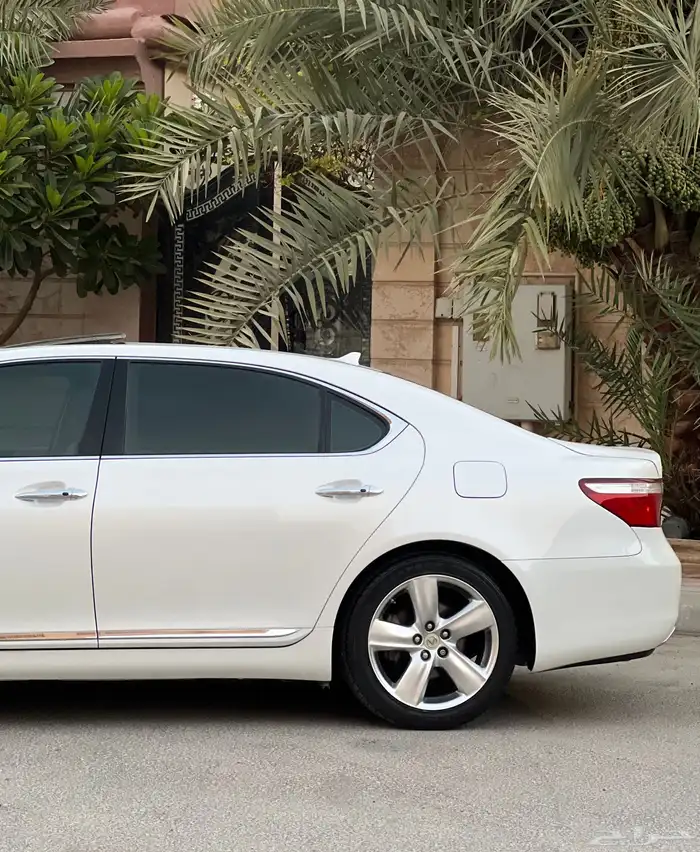 لكزس LS460 مخزن وكالة 2008 فل كامل 23