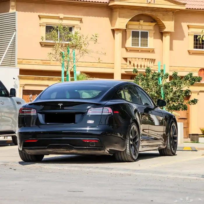 Tesla Model S Plaid تسلا موديل اس 3