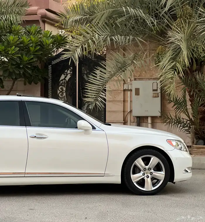 لكزس LS460 مخزن وكالة 2008 فل كامل 4