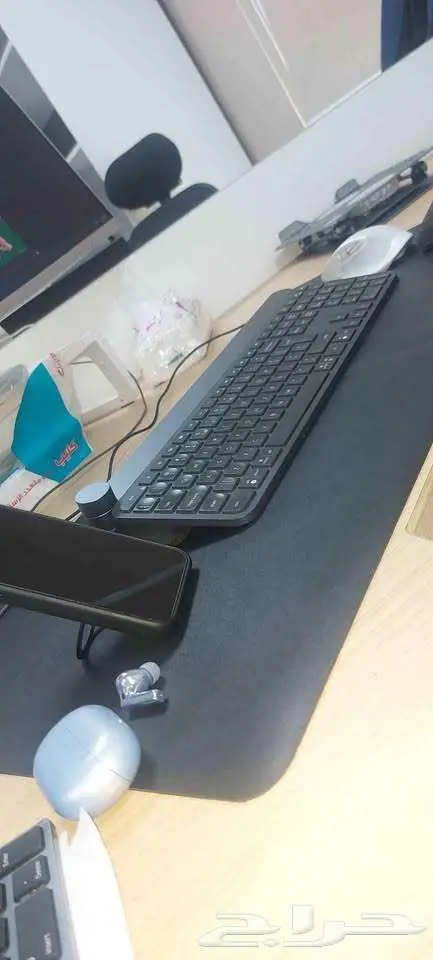 Logitech Craft Wireless Rechargable Keyboard 1