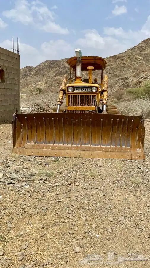 بلدوزر نضيف جدا  للبيع 6