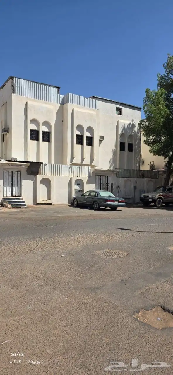 للبيع عماره دور وشقتين وملحق حي النهضه 0