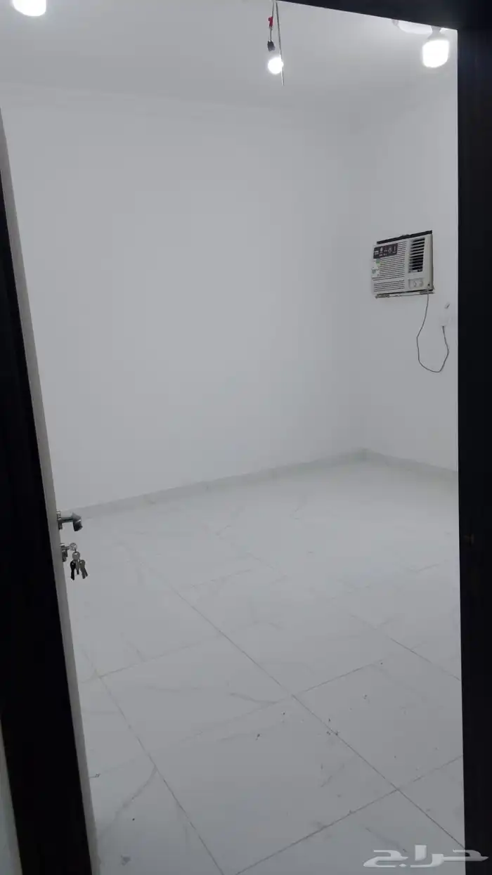 غرف عزاب فاخرة للإيجار 1