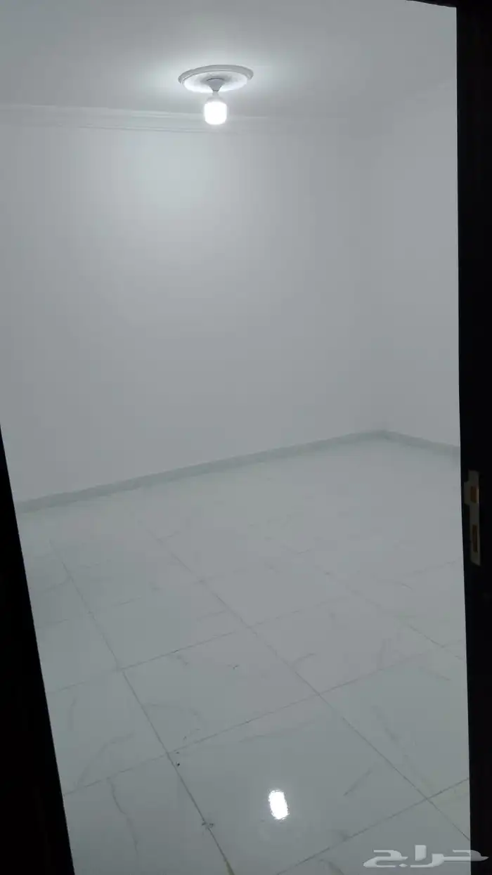 غرف عزاب فاخرة للإيجار 9