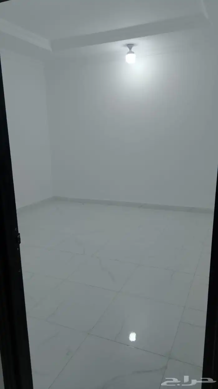 غرف عزاب فاخرة للإيجار 8