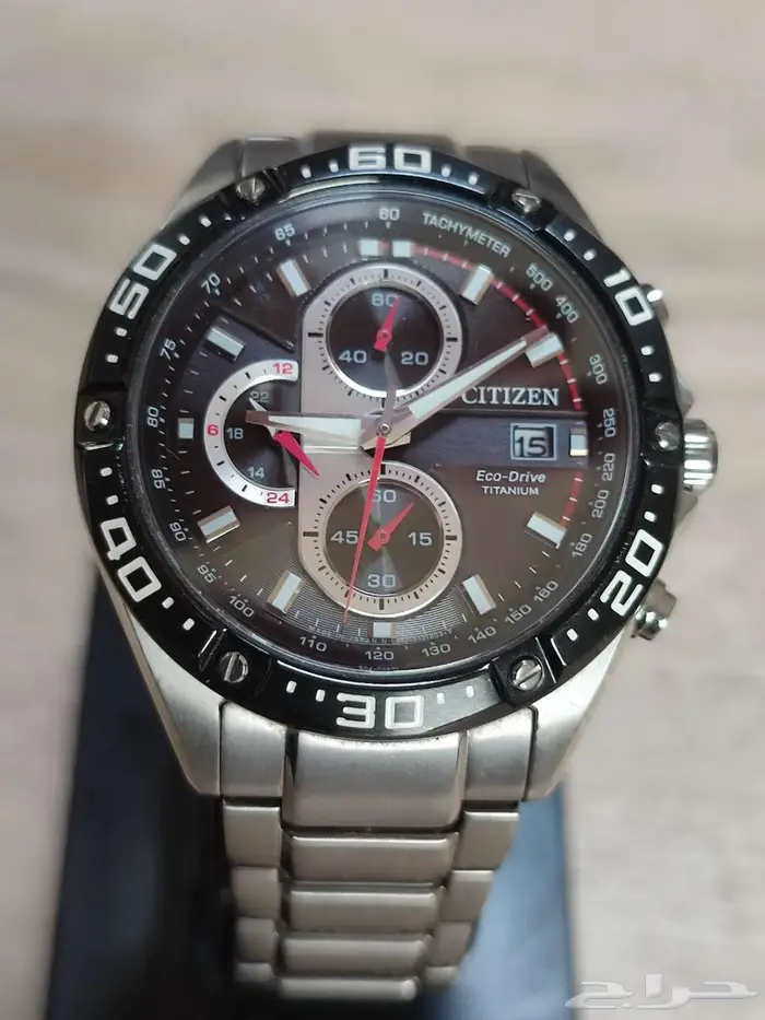 للبيع ساعة CITIZEN أصلية Eco-Drive Titanium 8